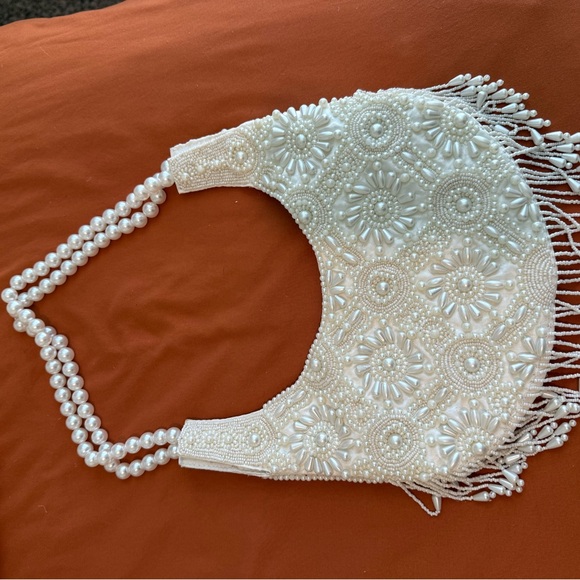 Elegant Beaded White Handbag - Picture 1 of 2